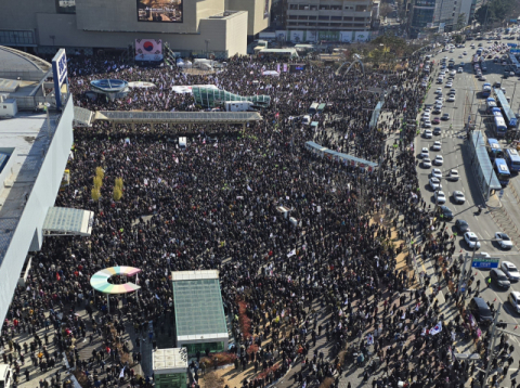 [포토뉴스] 인파 몰린 윤석열 대통령 탄핵 반대 집회