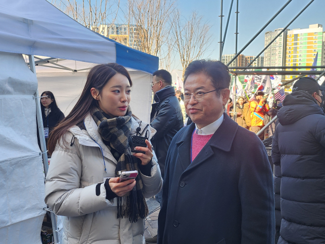 매일신문 공식 유튜브 채널과 인터뷰를 진행하고 있는 이철우 경북도지사. 이찬민 기자