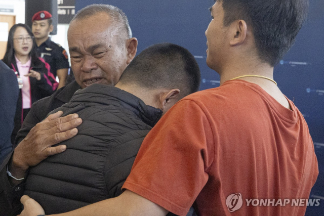 하마스에 억류됐다 풀려나 귀국한 태국 노동자. 연합뉴스