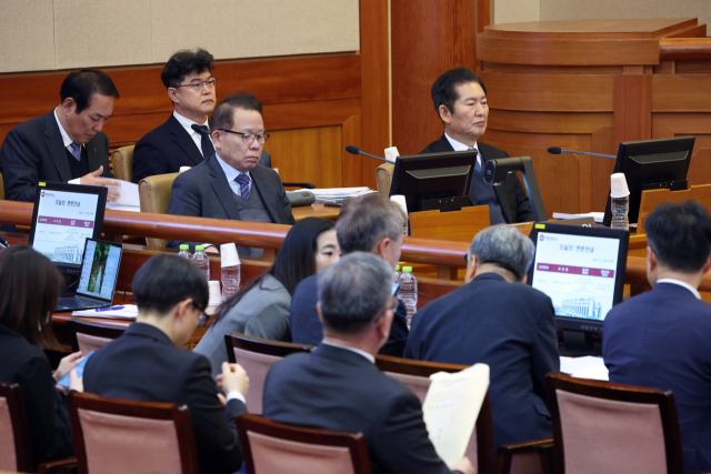 국회 측 변호인단이 11일 서울 종로구 헌법재판소에서 열린 윤석열 대통령 탄핵심판 7차 변론에 출석해 있다. 연합뉴스