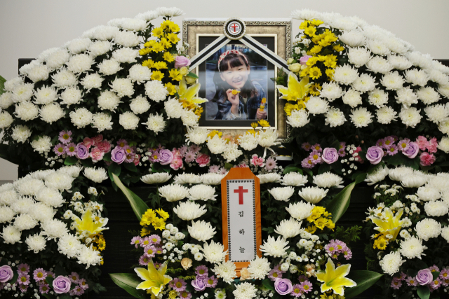 11일 대전 서구 한 장례식장에 대전 초등학교 살인사건 피해자인 김하늘(8)양의 빈소가 마련돼 있다. 유족 측은 