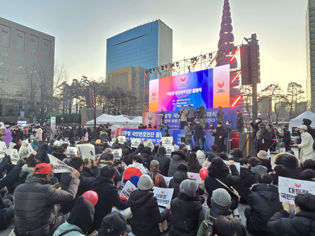 13일 서울 광화문역 인근 청계광장에서 윤석열 대통령 탄핵을 반대하는 대통령 국민변호인단 출범식이 열렸다. 박성현 기자