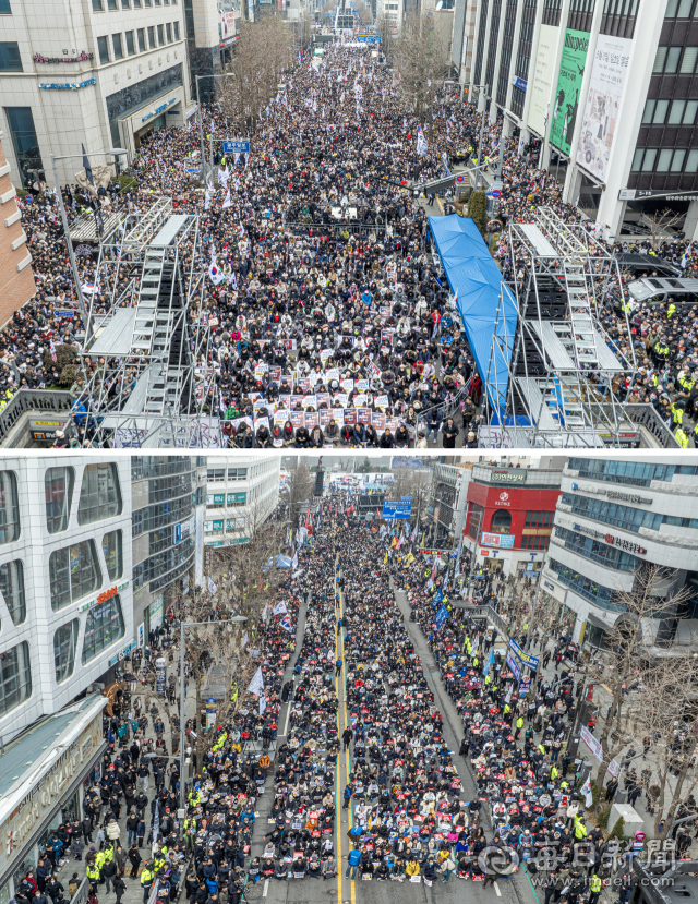 15일 광주 동구 5.18민주화운동기록관 기준, 금남로 도로를 따라 양옆으로 윤석열 대통령 탄핵 찬반 집회가 열리고 있다. 사진 위쪽은 탄핵 반대 집회, 오른쪽은 탄핵 찬성 집회의 모습. 안성완 기자 asw0727@imaeil.com