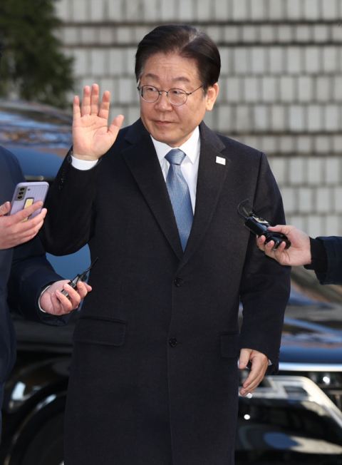 더불어민주당 이재명 대표가 18일 서울 서초구 서울중앙지법에서 열린 