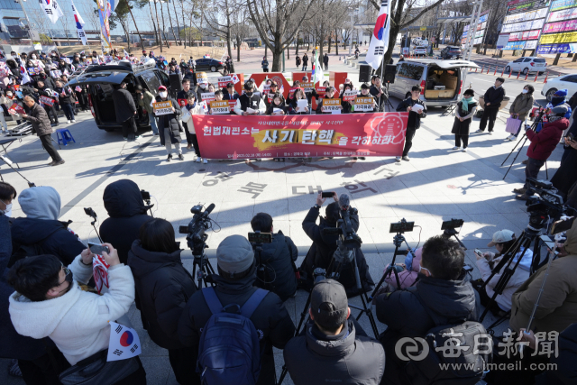 18일 대구 북구 경북대학교 북문에서 경북대 학생들이 