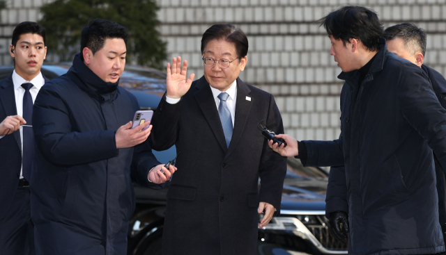 더불어민주당 이재명 대표가 18일 서울 서초구 서울중앙지법에서 열린 