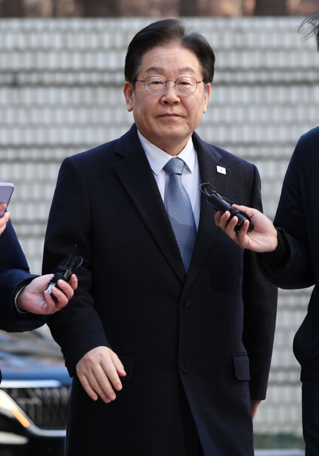 더불어민주당 이재명 대표가 18일 서울 서초구 서울중앙지법에서 열린 