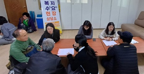 안동시가 따뜻한 동행을 위해 약자 복지 강황에 나선다. 사진은 복지 현장 상담소 모습. 안동시 제공