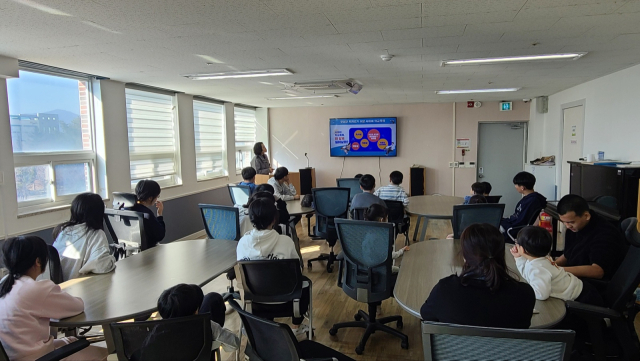 대구동부경찰서가 동계방학으로 학사일정이 종료돼 범죄예방 교육의 기회가 축소된 지역 내 아동양육시설인 신생원을 방문했다. 동부경찰서 제공