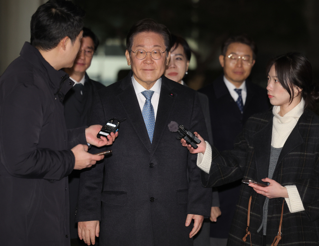 더불어민주당 이재명 대표가 26일 서울고등법원에서 열린 공직선거법 위반 혐의 사건 2심 결심 공판을 마친 뒤 법정을 나서고 있다. 연합뉴스