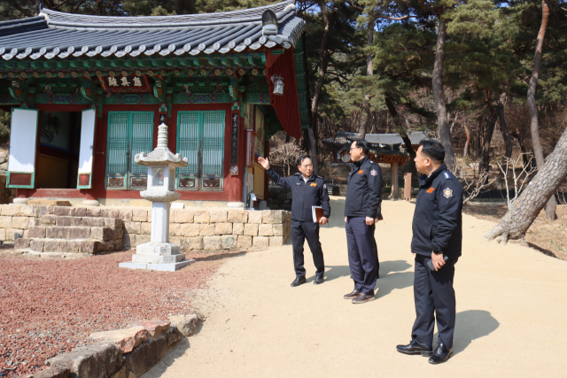 김재병 경남소방본부장이 창녕군 대표적인 전통사찰 관룡사를 방문해 현장지도를 했다