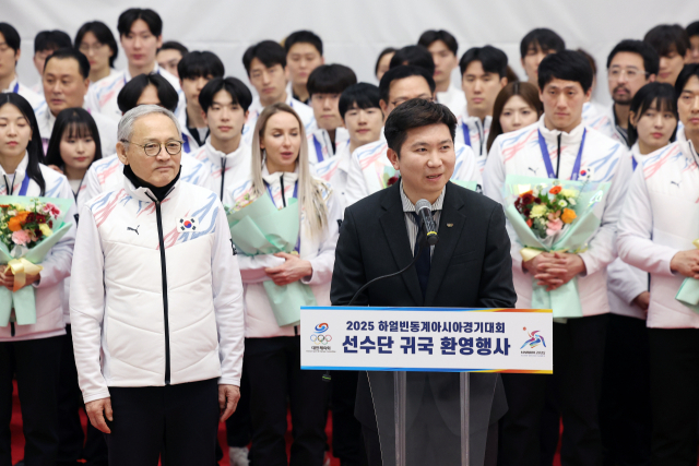 유승민 대한체육회장 당선인이 15일 인천공항 제1터미널에서 열린 2025 하얼빈 동계아시안게임 귀국 환영행사에서 인사말을 하고 있다. 연합뉴스