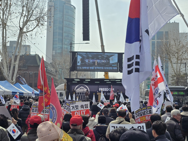 1일 정오 서울 마로니에공원 인근에서 전국대학생연합 