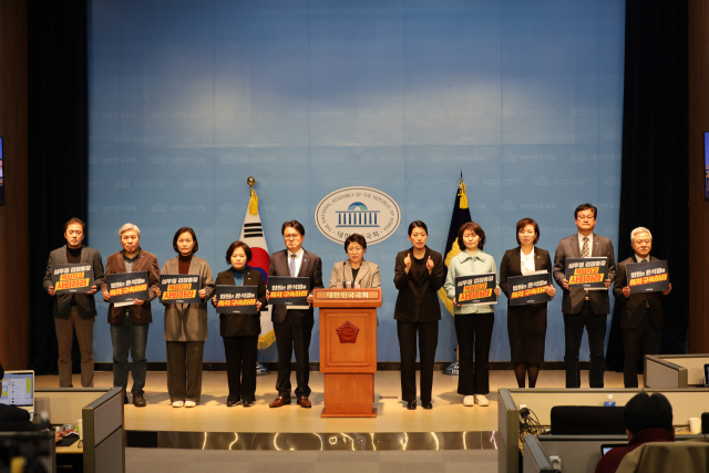 김선민 조국혁신당 대표 권한대행이 7일 국회에서 열린 윤석열 구속취소 관련 긴급 기자회견에서 발언하고 있다. 조국혁신당 제공