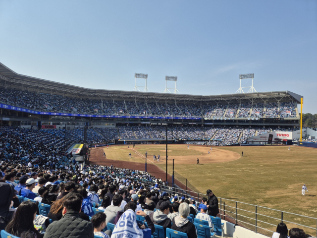 9일 삼성 라이온즈와 SSG 랜더스의 프로야구 시범경기가 열린 대구 삼성라이온즈파크 전경. 이날 관중이 몰려 좌석은 매진됐다. 채정민 기자