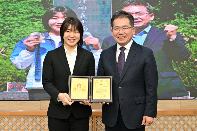 대구 군위군은 파리올림픽 유도 은매달 리스트 허미미 선수를 군위군 홍보대사로 위촉했다. 군위군 제공