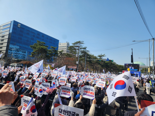 15일 오후 1시 보수성향 기독교단체 세이브코리아는 여의대로에서 