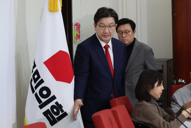 국민의힘 권성동 원내대표가 16일 서울 여의도 국회에서 열린 현안 관련 기자간담회에 참석하고 있다. 연합뉴스