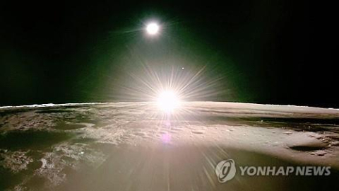 블루고스트가 촬영한 달에서 본 일몰. AFP=연합뉴스. 파이어플라이 에어로스페이스 제공