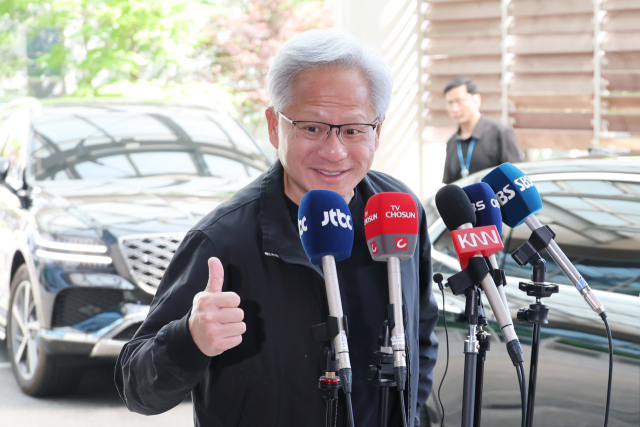 닷새 일정 마치고 출국한 젠슨 황 